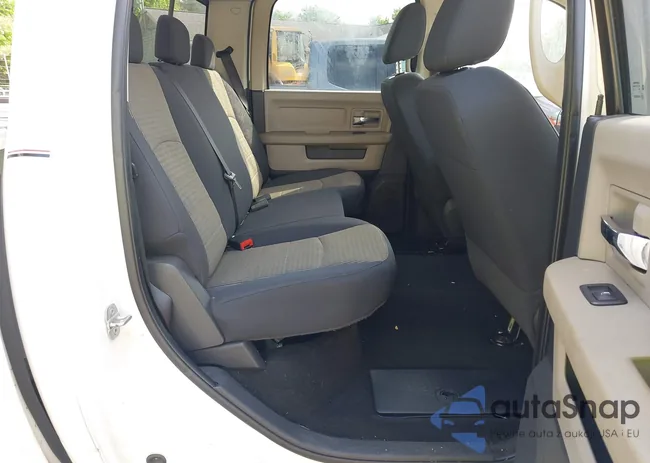 1D3HV13T49J526520: 42199548