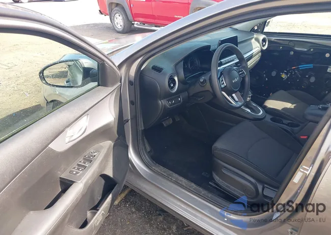 3KPF24AD1PE555862: 42200638