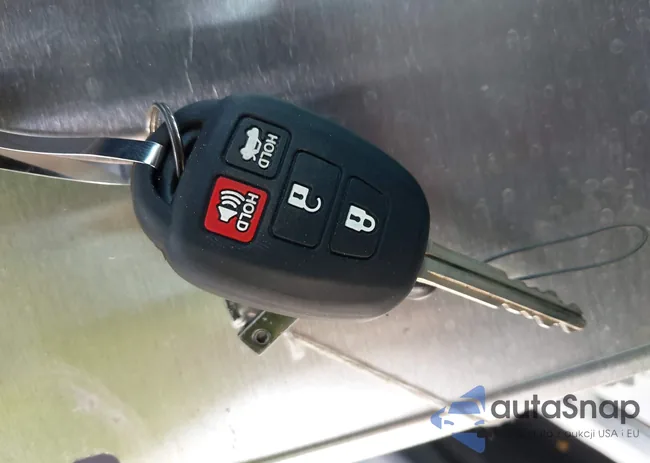 2T1BURHE5EC180252: 42201358