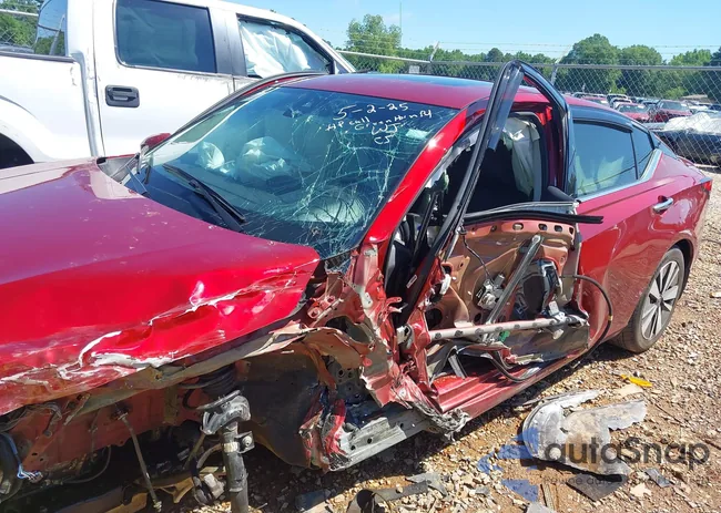 1N4BL4DV4KC108657: 42202579