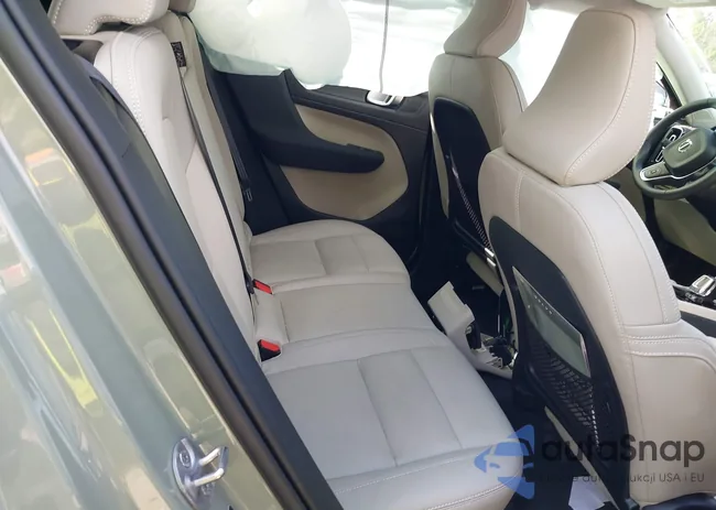 YV4L12UM0R2310523: 42202320