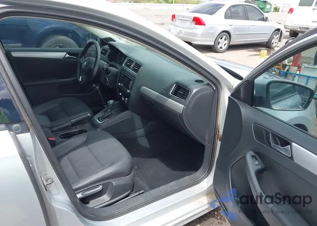 3VWLL7AJ7CM394566: 42203479