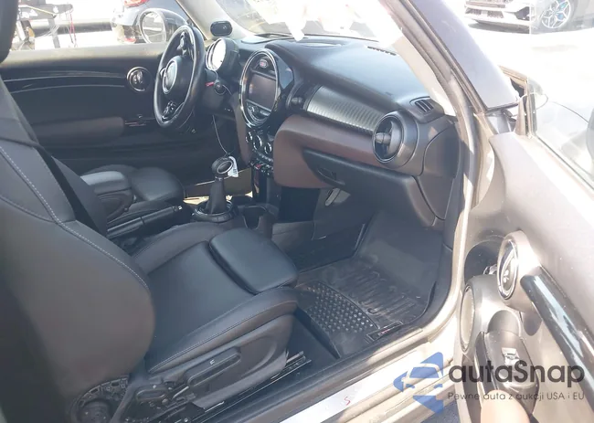 WMWXP7C56G3B92897: 42203575