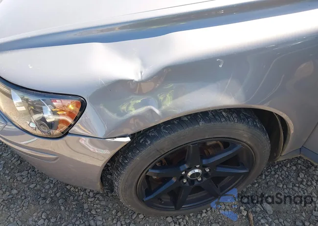 YV1MW682752045922: 42203146