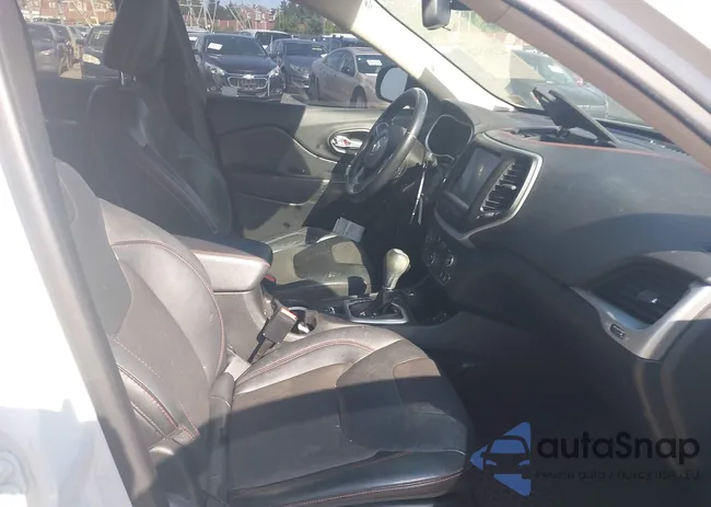 1C4PJMBS8FW786850: 42203322