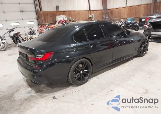 3MW5U9J09M8B91584: 42203384