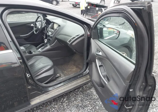 1FADP3J27EL226630: 42204228