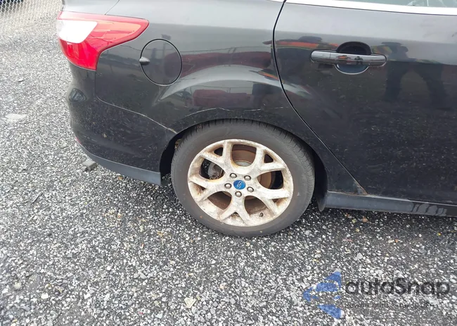 1FADP3J27EL226630: 42204228