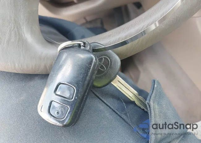 1NXBR32EX8Z938001: 42205436