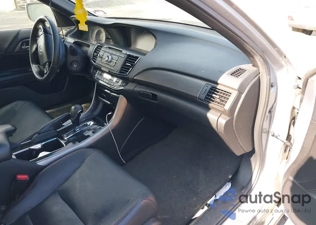 1HGCR2F18HA042325: 42205622