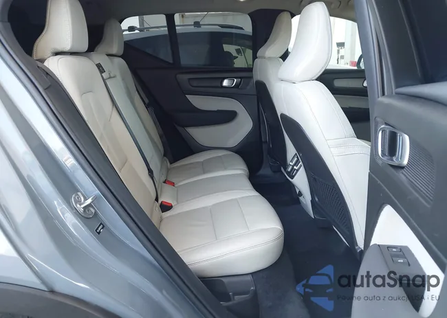 YV4L12UX9P2952245: 42205666