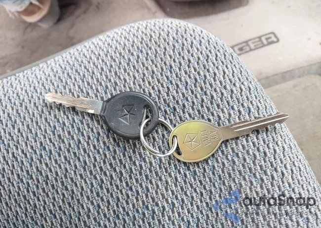 2P4GP44R7TR698090: 42205152