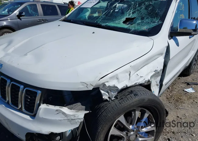 1C4RJFBG7JC245931: 42206747