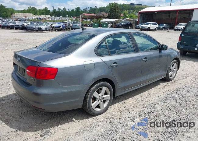 3VWLL7AJ0CM341353: 42206057