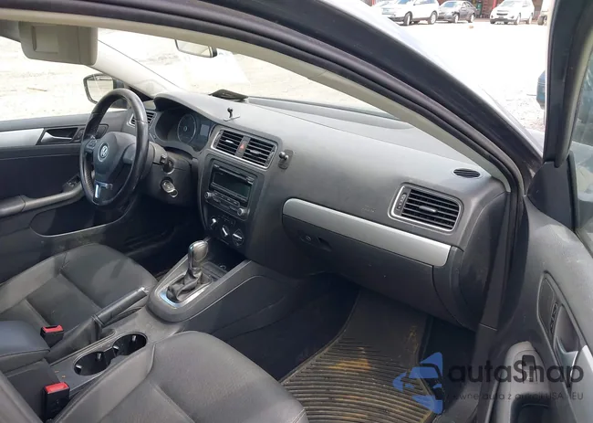 3VWLL7AJ0CM341353: 42206057