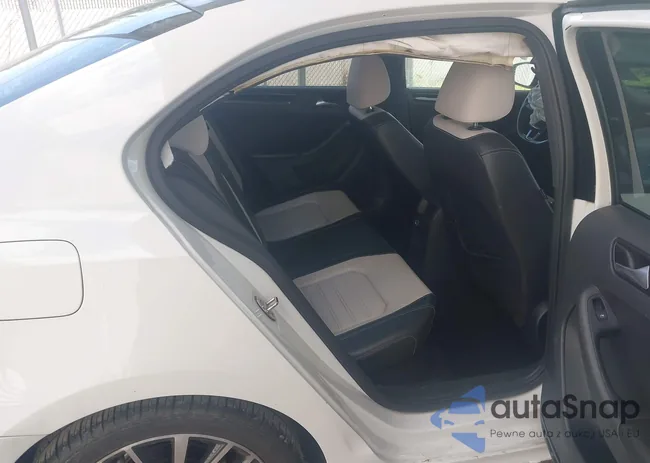 3VWD17AJ0FM217419: 42207976