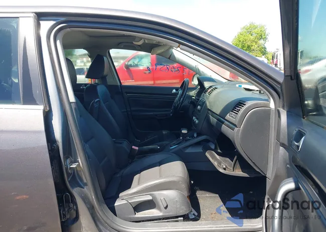 3VWRZ7AJXAM066015: 42208596