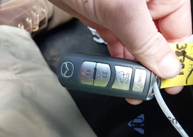 3MZBN1U72JM173912: 42208674