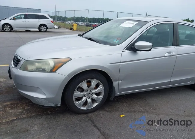 1HGCP2F85AA057275: 42208811