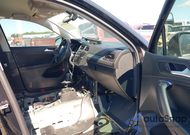 3VV3B7AX4LM124528: 42208986