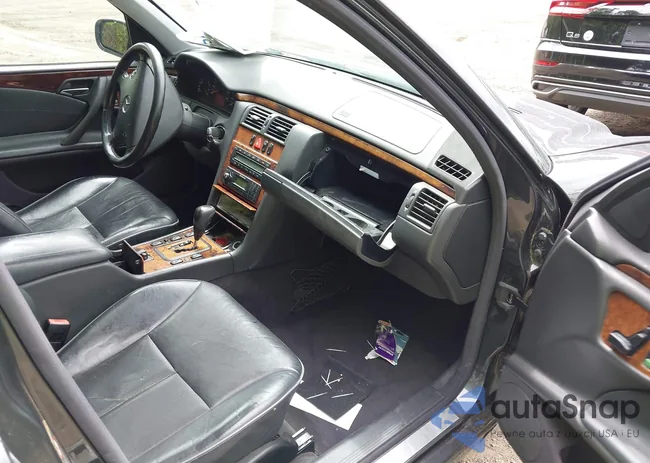 WDBJF70J11B174815: 42209530