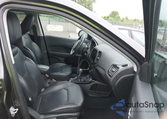 3C4NJDCBXKT747585: 42209573