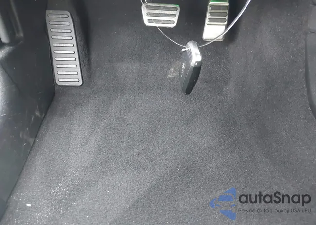 1FA6P8TH8P5109735: 42209775