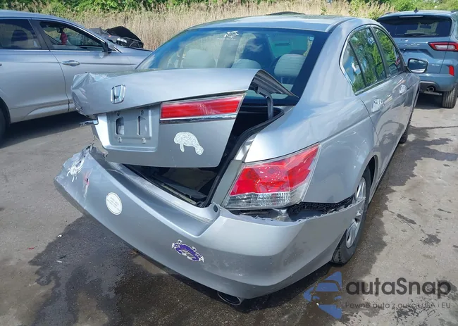 1HGCP2F41BA005303: 42210310