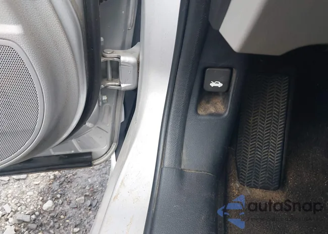 1HGCR2F84FA113871: 42211924