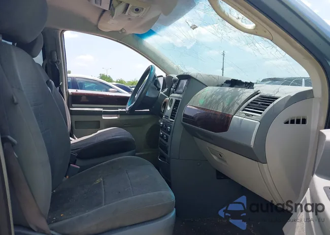 2A8HR541X9R643654: 42211935