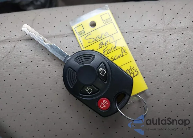 1FMCU0GD7HUD18935: 42211100