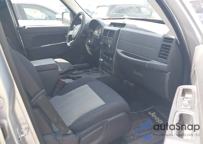 1J8GN28K79W540935: 42213470