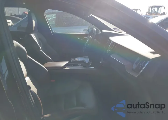 YV4BR0DK8M1768946: 42213313