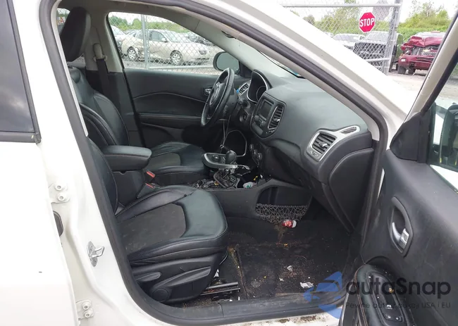 3C4NJDBB7JT128233: 42215953