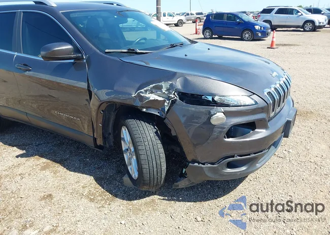 1C4PJLLB2JD557822: 42215387