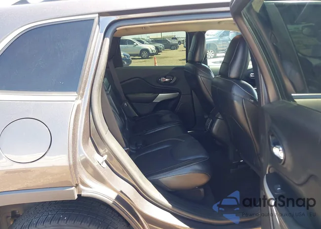 1C4PJLLB2JD557822: 42215387