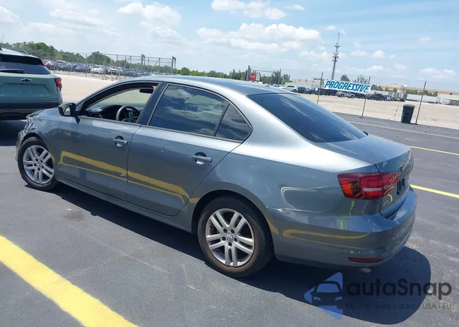 3VW2B7AJ7JM261916: 42216917