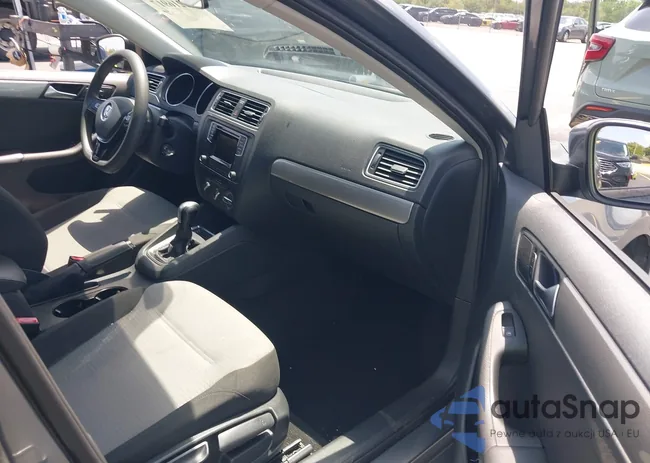 3VW2B7AJ7JM261916: 42216917