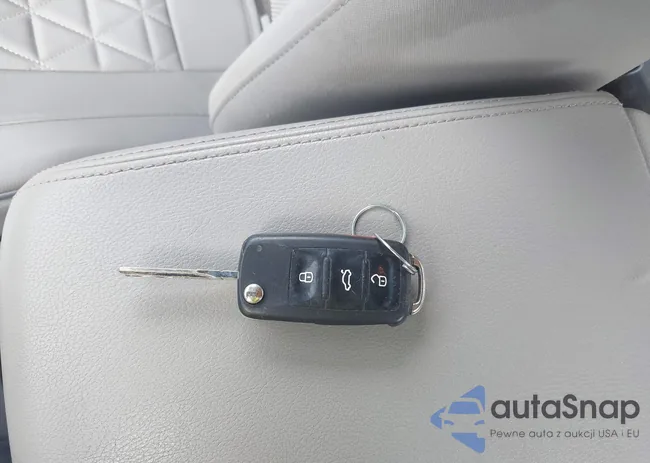 1VWAT7A38HC043814: 42216077