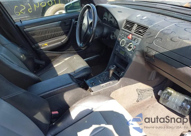 WDBHA24G8YA842768: 42217994