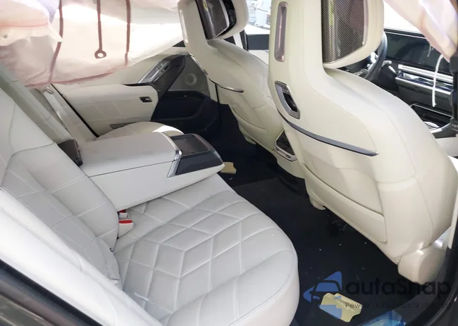 WBA33EJ02RCR81067: 42218646