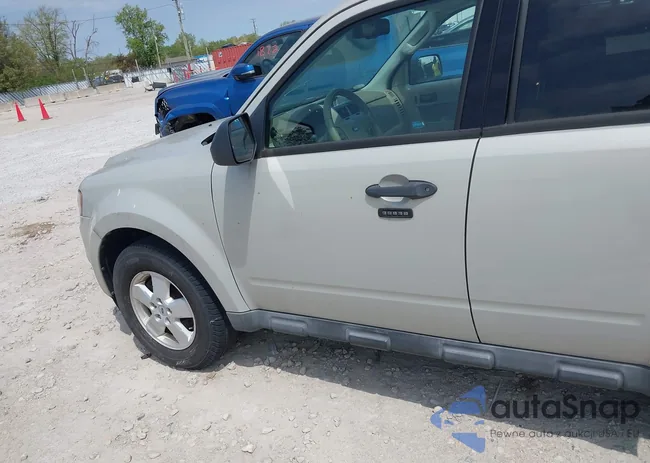 1FMCU03G09KD06042: 42218651