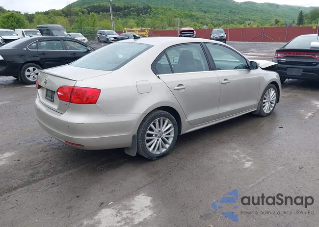 3VWLL7AJ9EM226026: 42219871