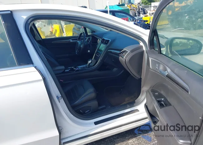 3FA6P0HD5ER273039: 42221553