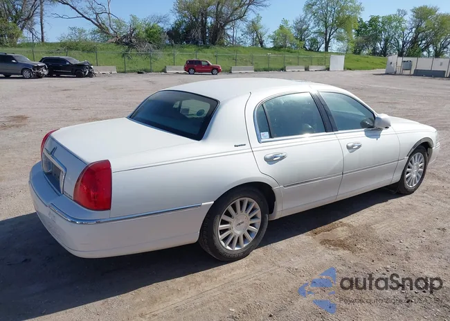 1LNHM82W03Y614572: 42221572