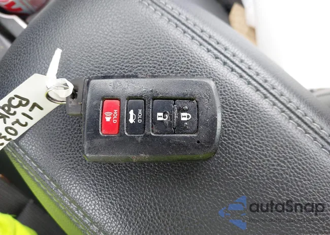 2T1BURHE5JC026134: 42222211