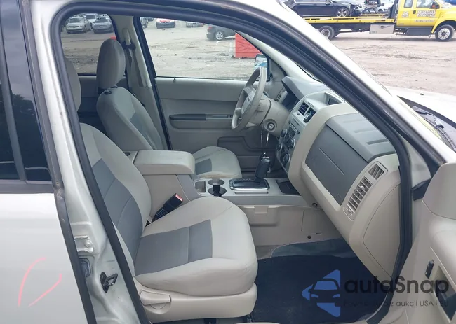 1FMCU03118KD15147: 42223618