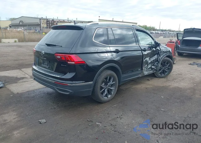 3VVMB7AX7RM042855: 42223748