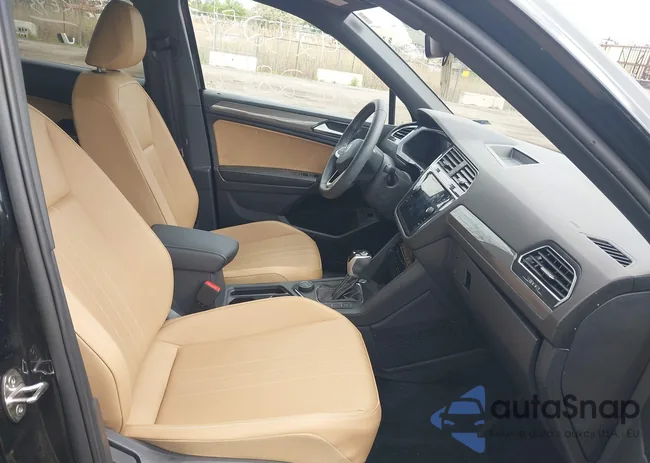 3VVMB7AX7RM042855: 42223748