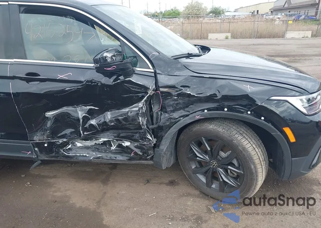 3VVMB7AX7RM042855: 42223748